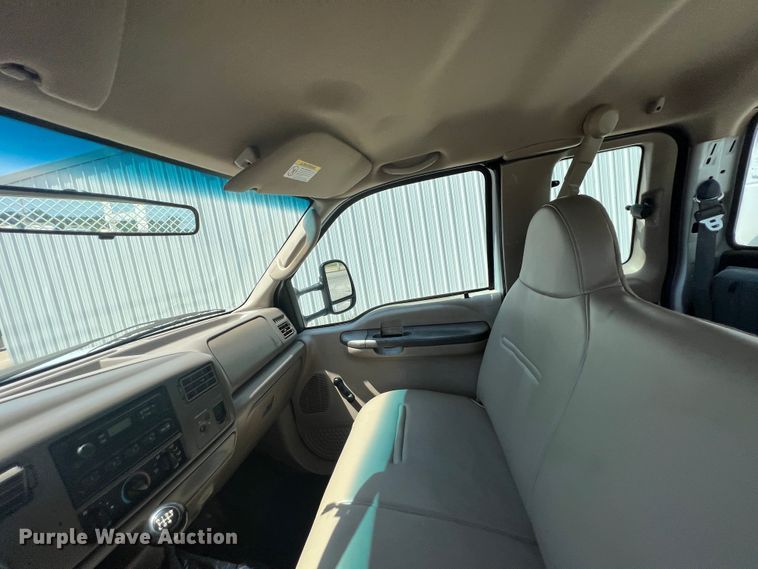 image for item HL9211 2004 Ford F550  SuperCab utility / service truck