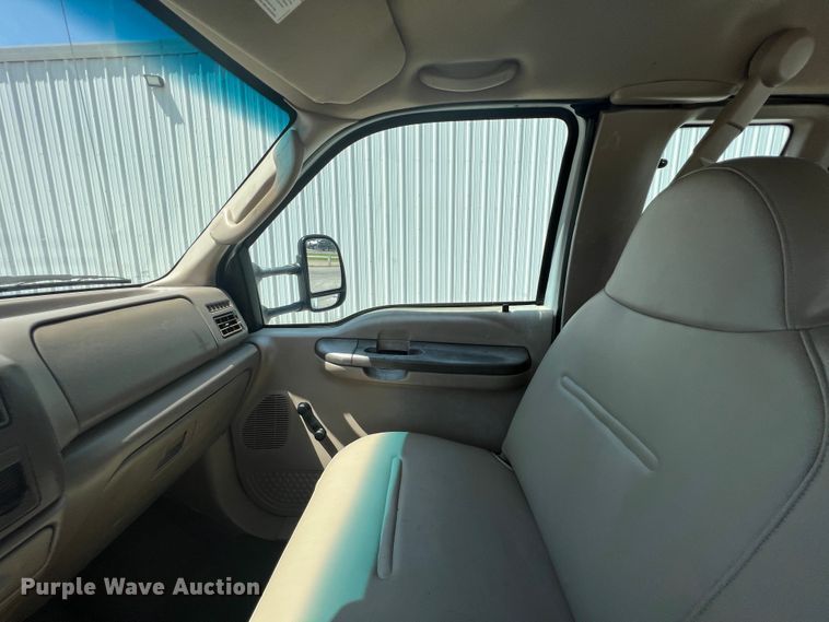 image for item HL9211 2004 Ford F550  SuperCab utility / service truck