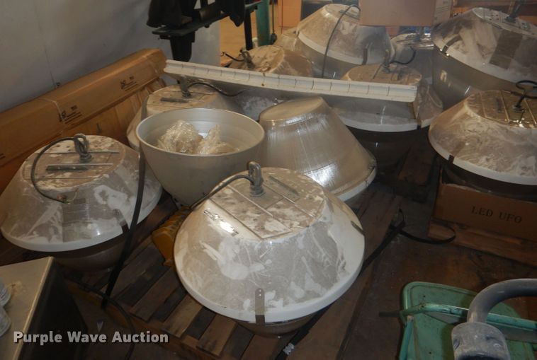 image for item HU9421 Approximately 17 Hubbell lights