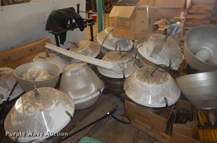 image for item HU9421 Approximately 17 Hubbell lights