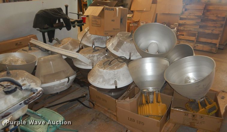 image for item HU9421 Approximately 17 Hubbell lights