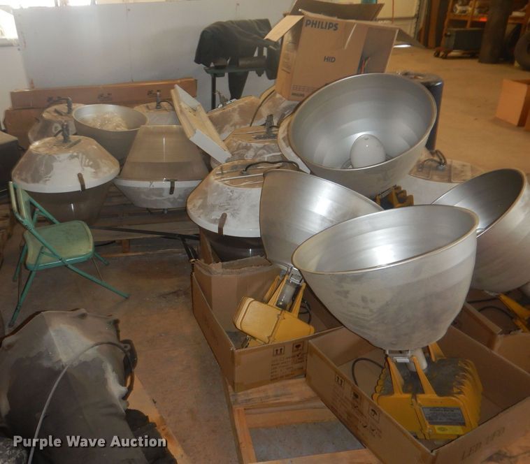 image for item HU9421 Approximately 17 Hubbell lights