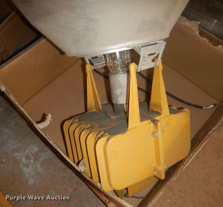 image for item HU9421 Approximately 17 Hubbell lights