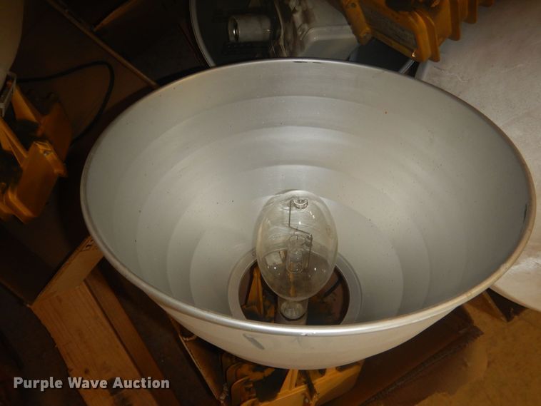 image for item HU9421 Approximately 17 Hubbell lights