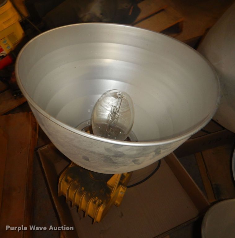 image for item HU9421 Approximately 17 Hubbell lights