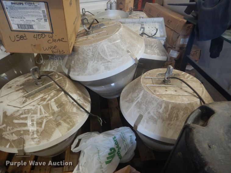 image for item HU9421 Approximately 17 Hubbell lights