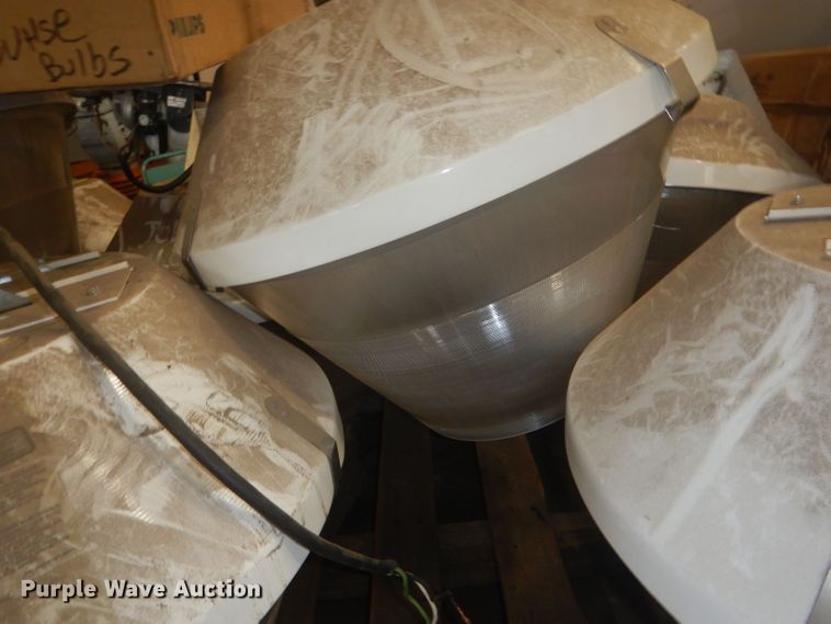 image for item HU9421 Approximately 17 Hubbell lights