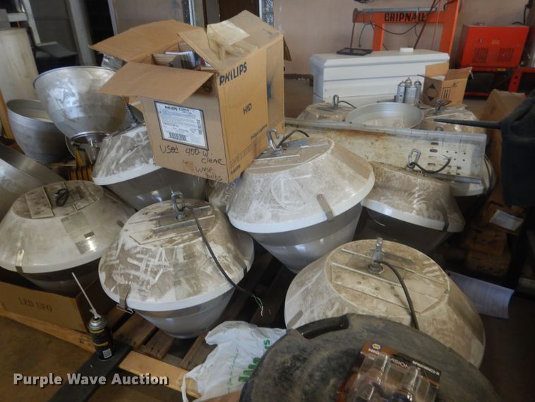 image for item HU9421 Approximately 17 Hubbell lights