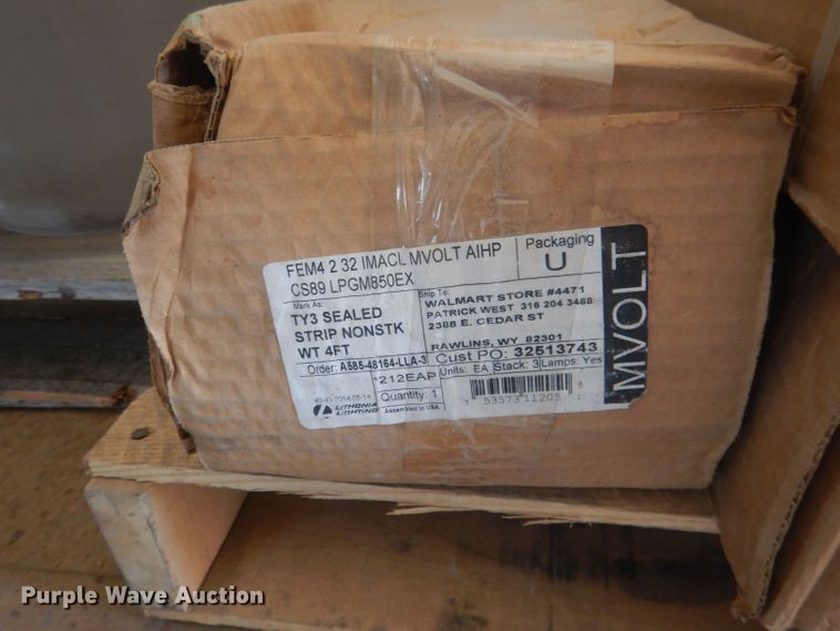 image for item HU9421 Approximately 17 Hubbell lights