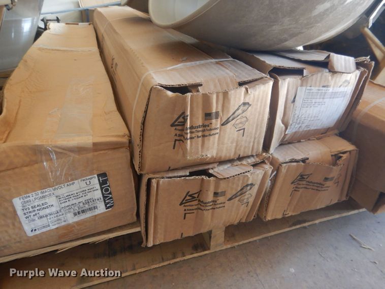 image for item HU9421 Approximately 17 Hubbell lights