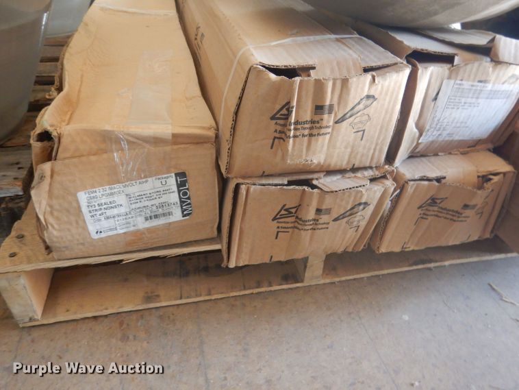 image for item HU9421 Approximately 17 Hubbell lights