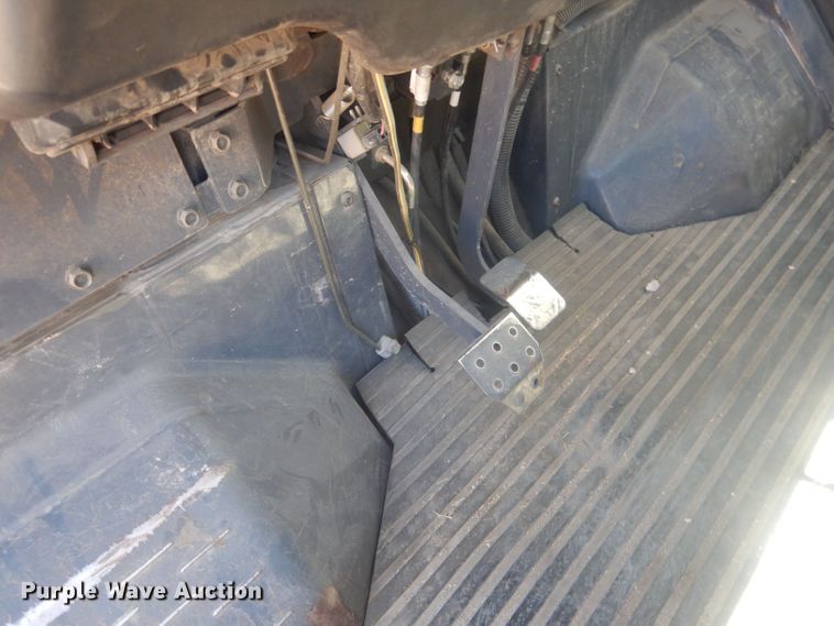 image for item HU9423 2011 Kubota RTV 1100  utility vehicle