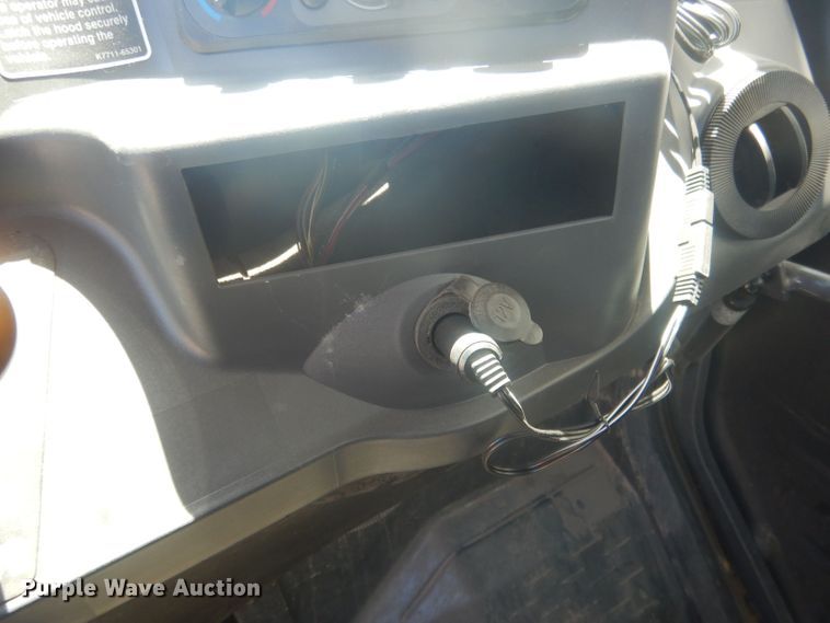 image for item HU9423 2011 Kubota RTV 1100  utility vehicle