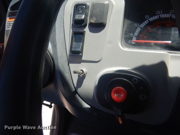 image for item HU9423 2011 Kubota RTV 1100  utility vehicle