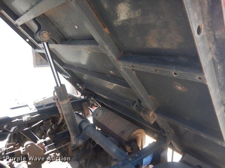 image for item HU9423 2011 Kubota RTV 1100  utility vehicle