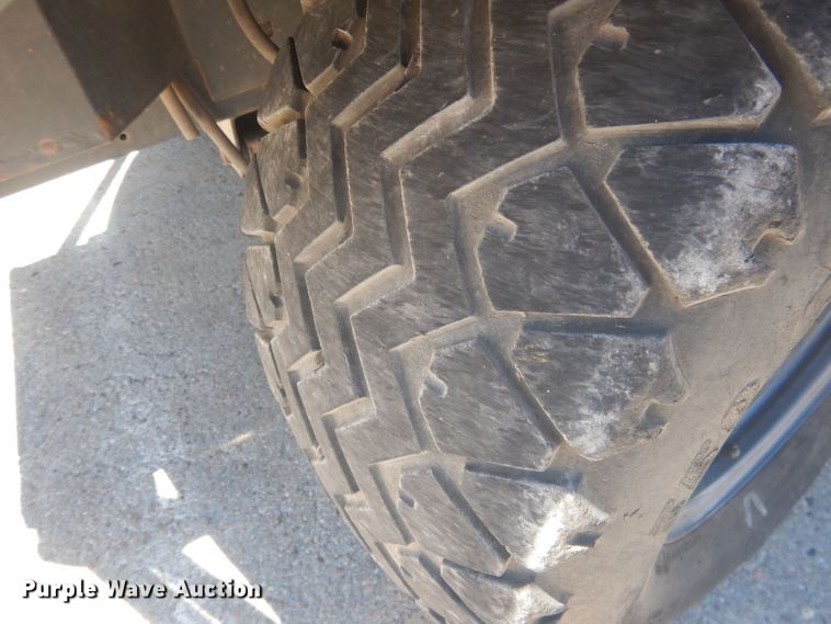 image for item HU9423 2011 Kubota RTV 1100  utility vehicle