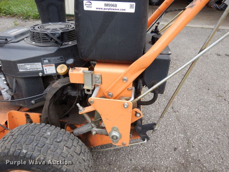 image for item IM9968 2009 Scag SWZ48V -17KAI  lawn mower