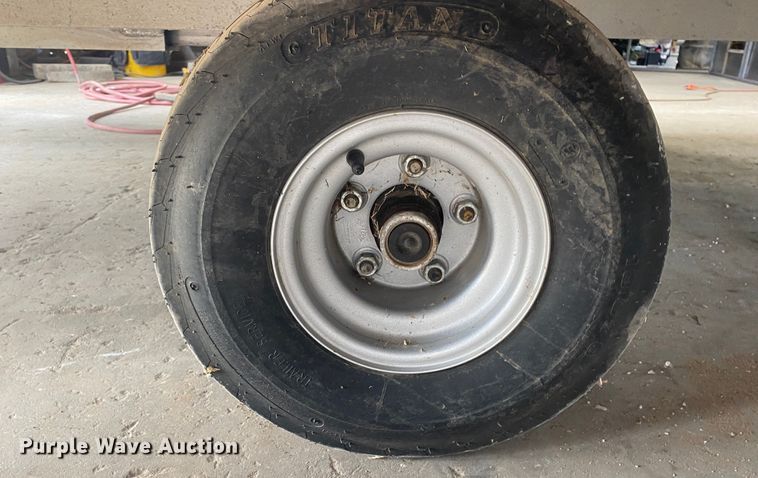 image for item JA9175 1999 Triton LT10VR-101  snowmobile trailer