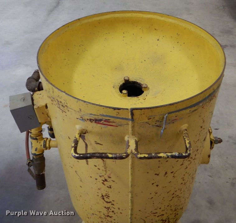 image for item JA9198 (2) Clemco sandblast pots