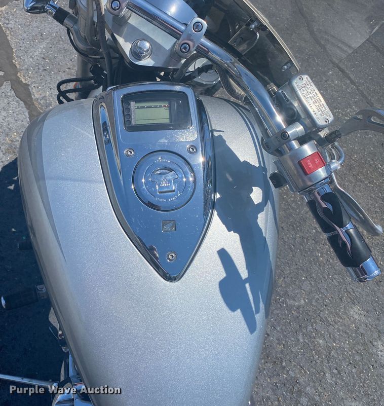 image for item JA9206 2005 Honda VTX1800F1  motorcycle