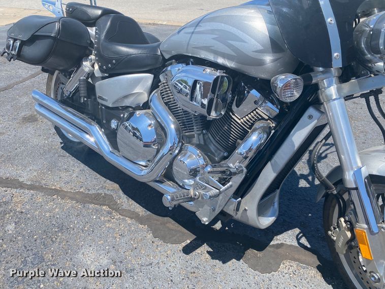 image for item JA9206 2005 Honda VTX1800F1  motorcycle