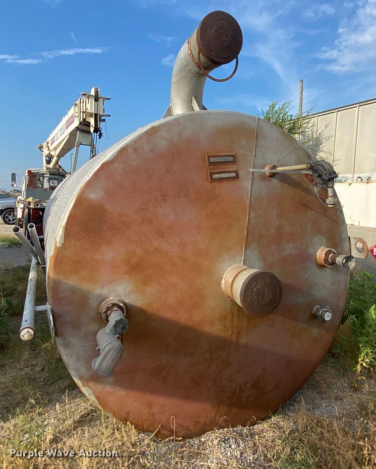 image for item JA9261 Hall Tank Co.  fuel tank