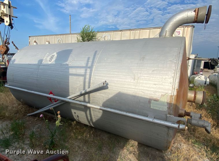 image for item JA9261 Hall Tank Co.  fuel tank