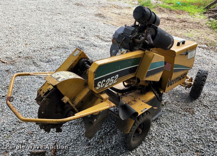 image for item JA9852 Vermeer SC252  stump grinder