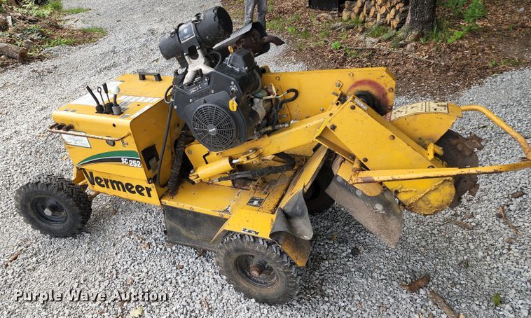image for item JA9852 Vermeer SC252  stump grinder