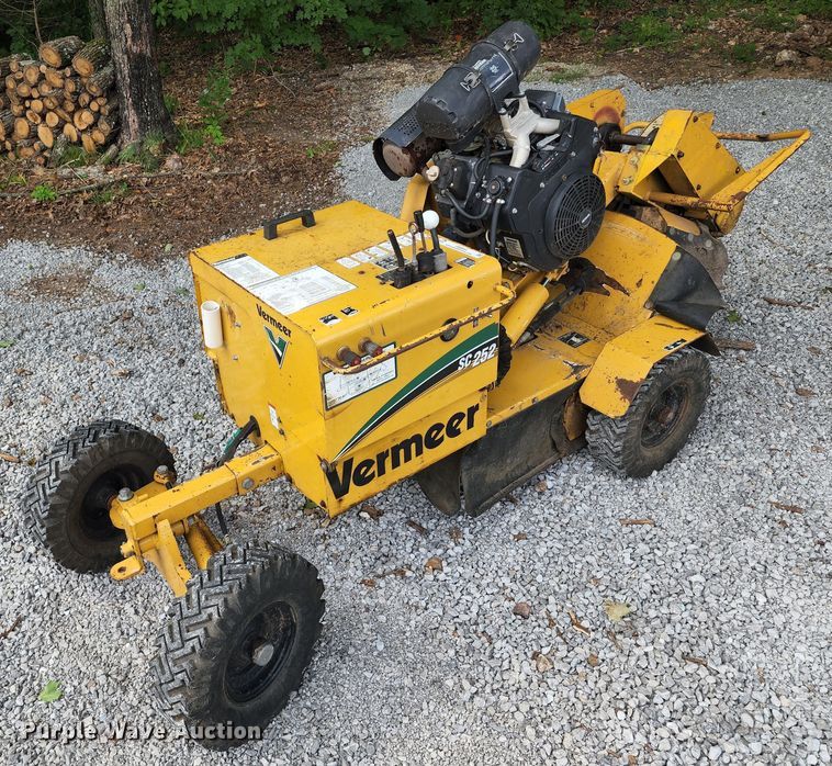 image for item JA9852 Vermeer SC252  stump grinder