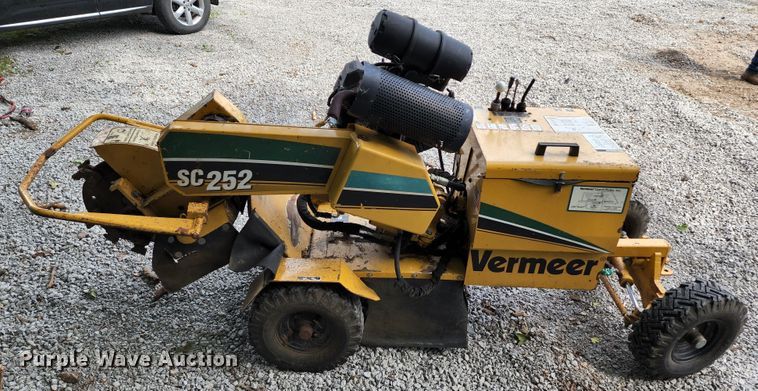 image for item JA9852 Vermeer SC252  stump grinder