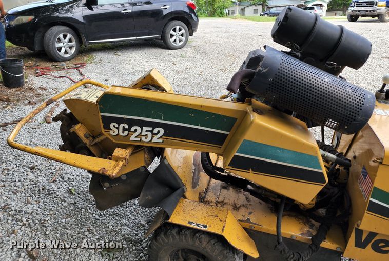 image for item JA9852 Vermeer SC252  stump grinder