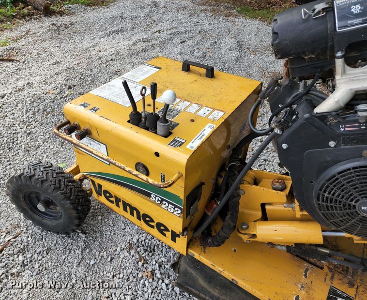 image for item JA9852 Vermeer SC252  stump grinder