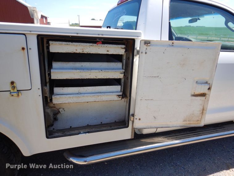 image for item JH9699 2008 Toyota Tundra  utility bed pickup truck