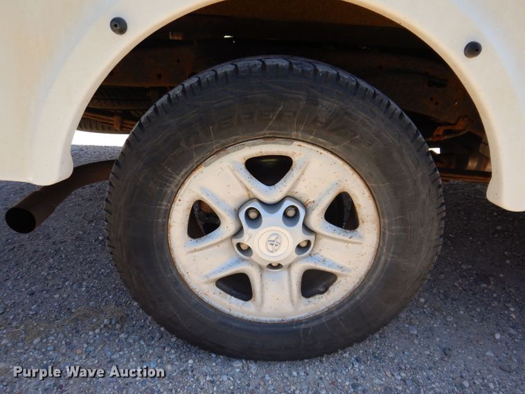 image for item JH9699 2008 Toyota Tundra  utility bed pickup truck