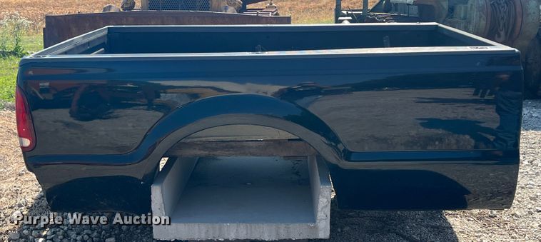 image for item JQ9629 2000 Ford F350  pickup bed