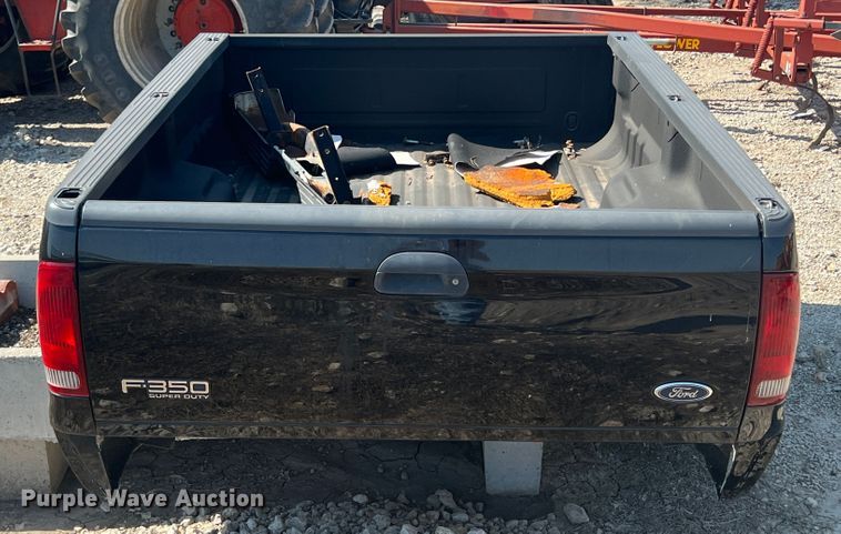 image for item JQ9629 2000 Ford F350  pickup bed