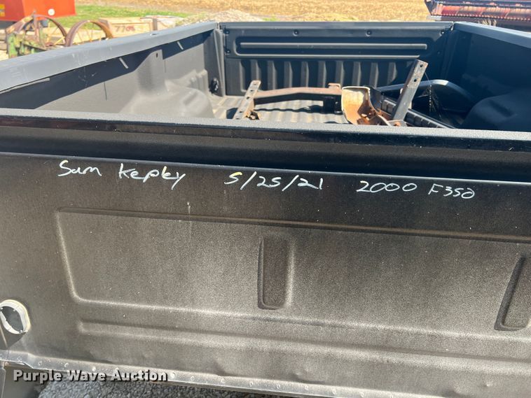 image for item JQ9629 2000 Ford F350  pickup bed