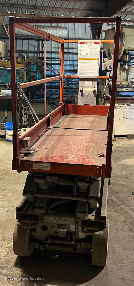 image for item KC9835 2001 Skyjack SJIII 3220  scissor lift