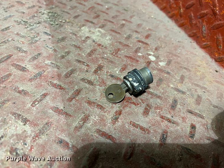 image for item KC9835 2001 Skyjack SJIII 3220  scissor lift