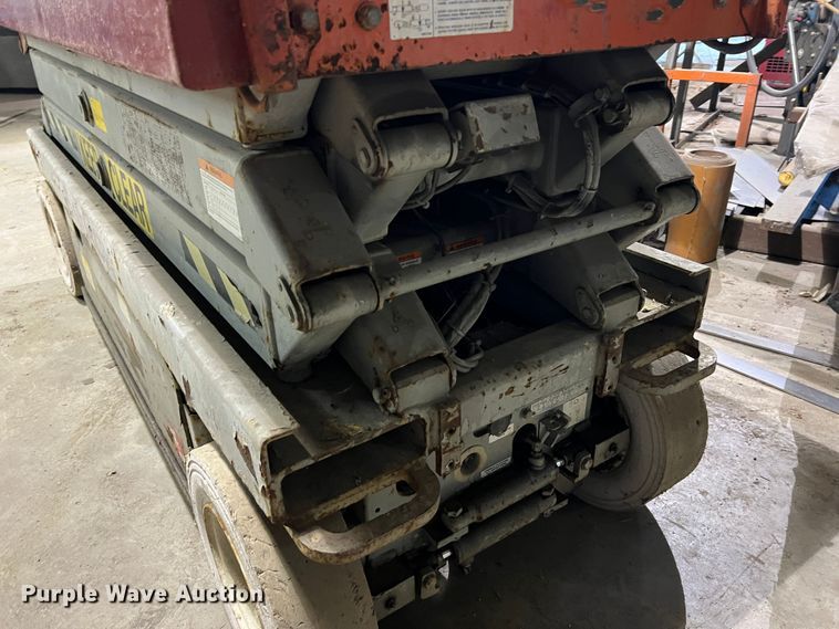 image for item KC9835 2001 Skyjack SJIII 3220  scissor lift