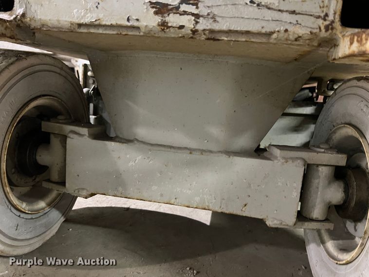 image for item KC9835 2001 Skyjack SJIII 3220  scissor lift