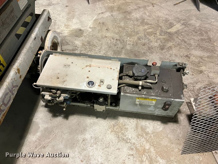 image for item KC9835 2001 Skyjack SJIII 3220  scissor lift