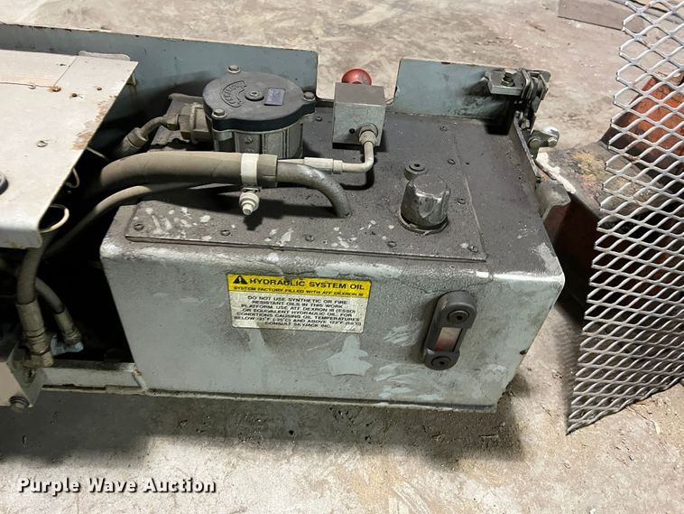 image for item KC9835 2001 Skyjack SJIII 3220  scissor lift