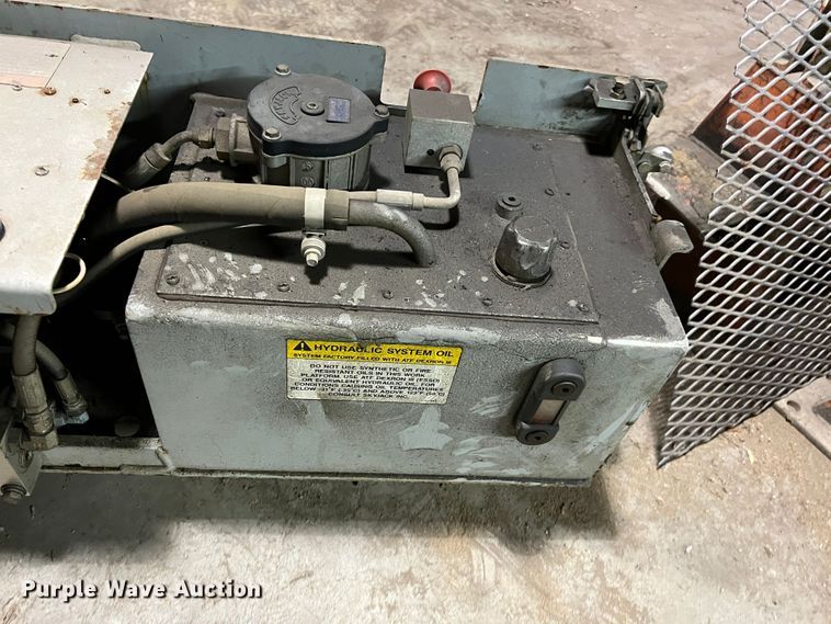 image for item KC9835 2001 Skyjack SJIII 3220  scissor lift