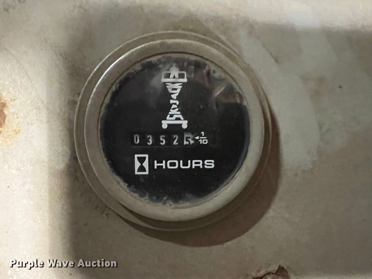 image for item KC9835 2001 Skyjack SJIII 3220  scissor lift