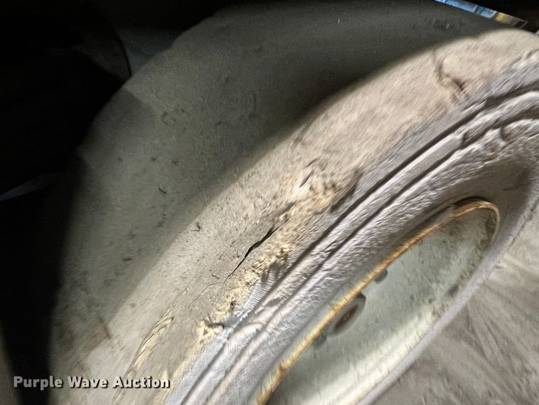 image for item KC9835 2001 Skyjack SJIII 3220  scissor lift