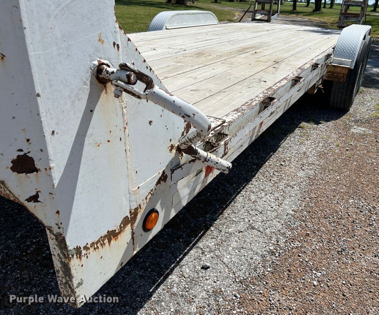 image for item KC9866 1994 Maxwell  equipment trailer