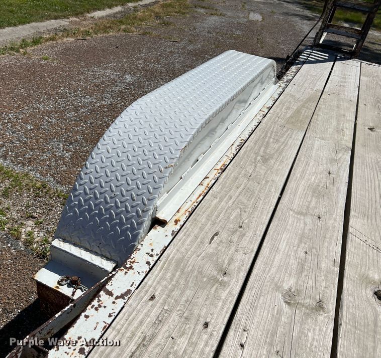 image for item KC9866 1994 Maxwell  equipment trailer