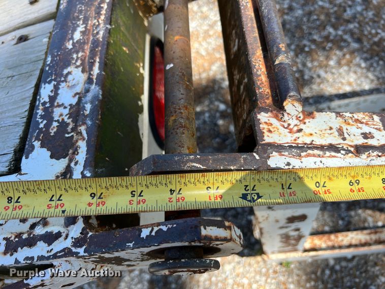 image for item KC9866 1994 Maxwell  equipment trailer